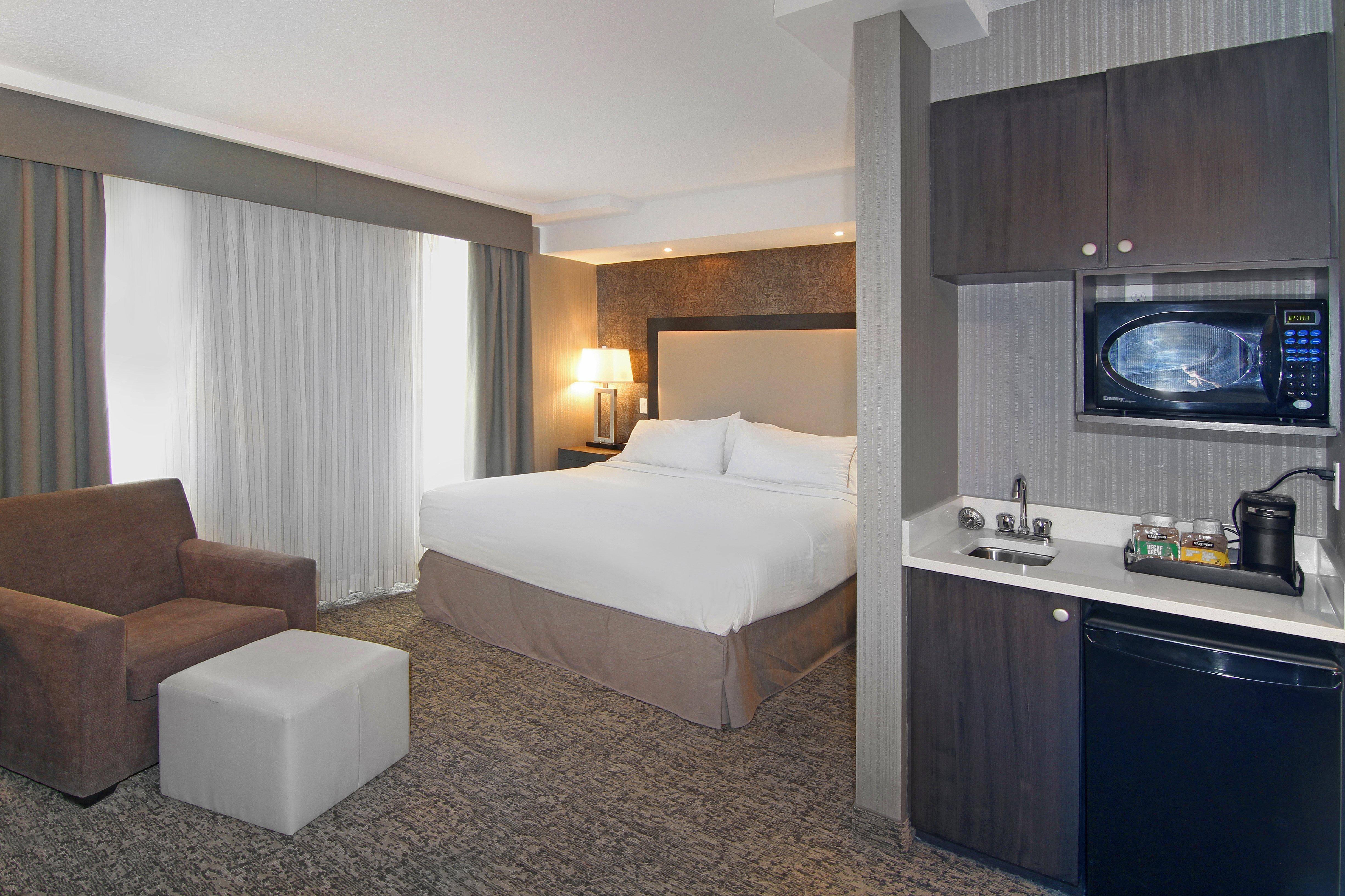 Holiday Inn Express And Suites Calgary By Ihg Exterior foto