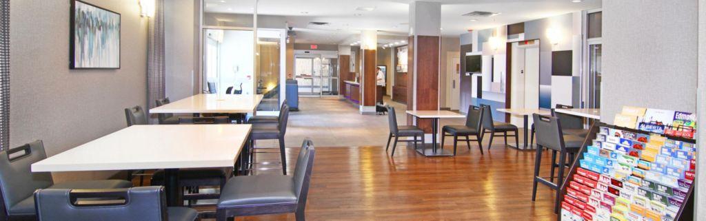 Holiday Inn Express And Suites Calgary By Ihg Exterior foto