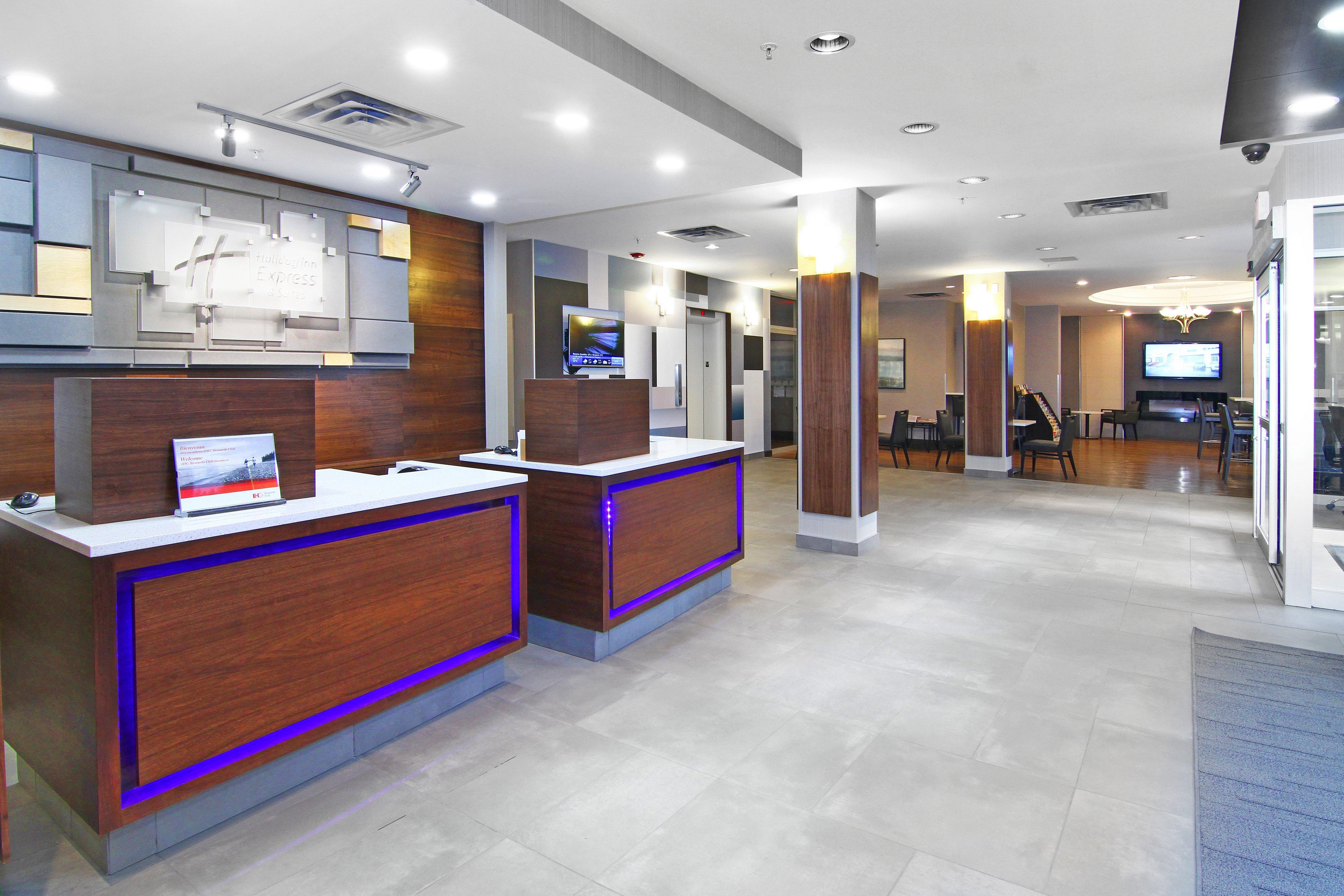Holiday Inn Express And Suites Calgary By Ihg Exterior foto