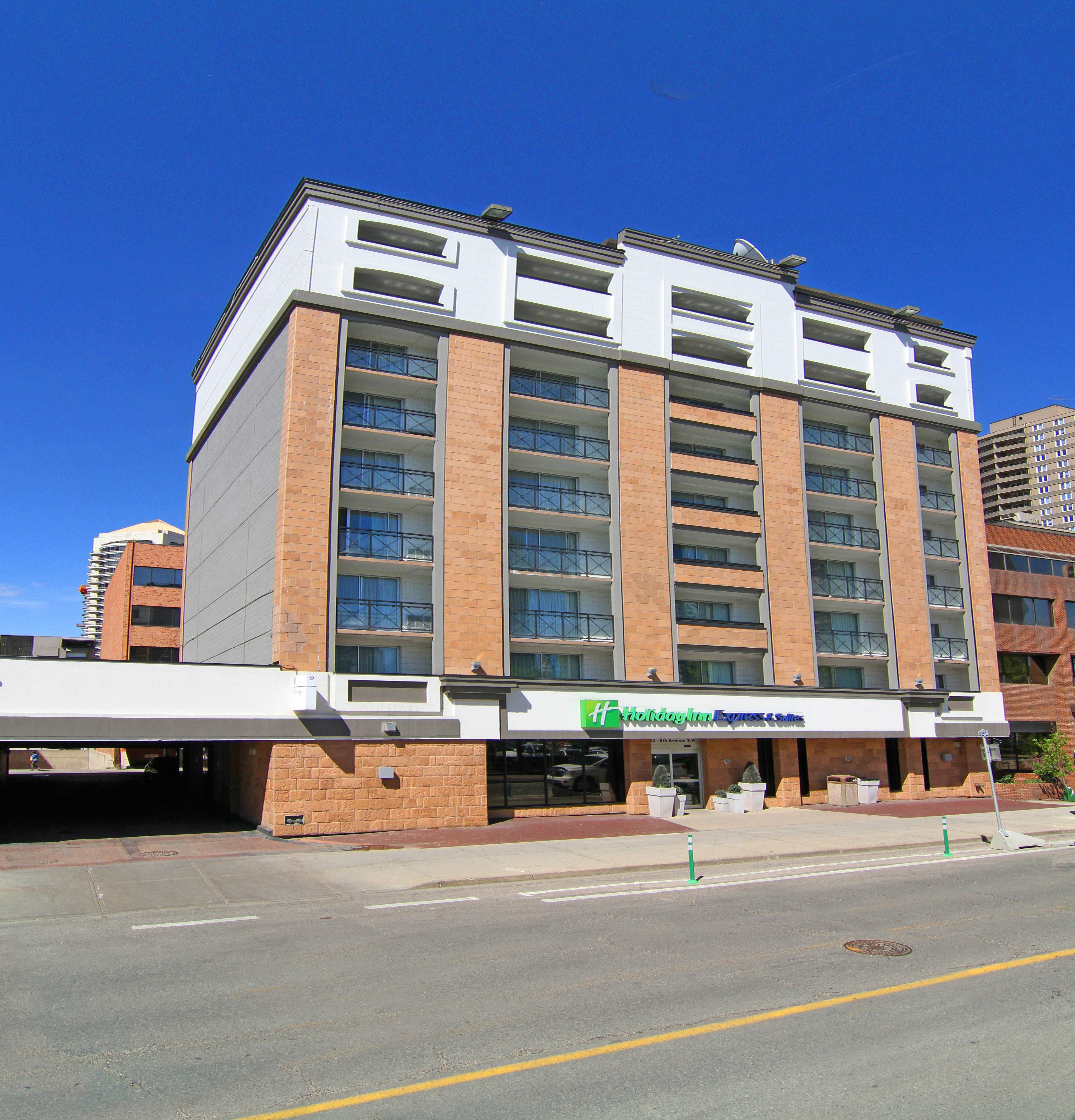 Holiday Inn Express And Suites Calgary By Ihg Exterior foto