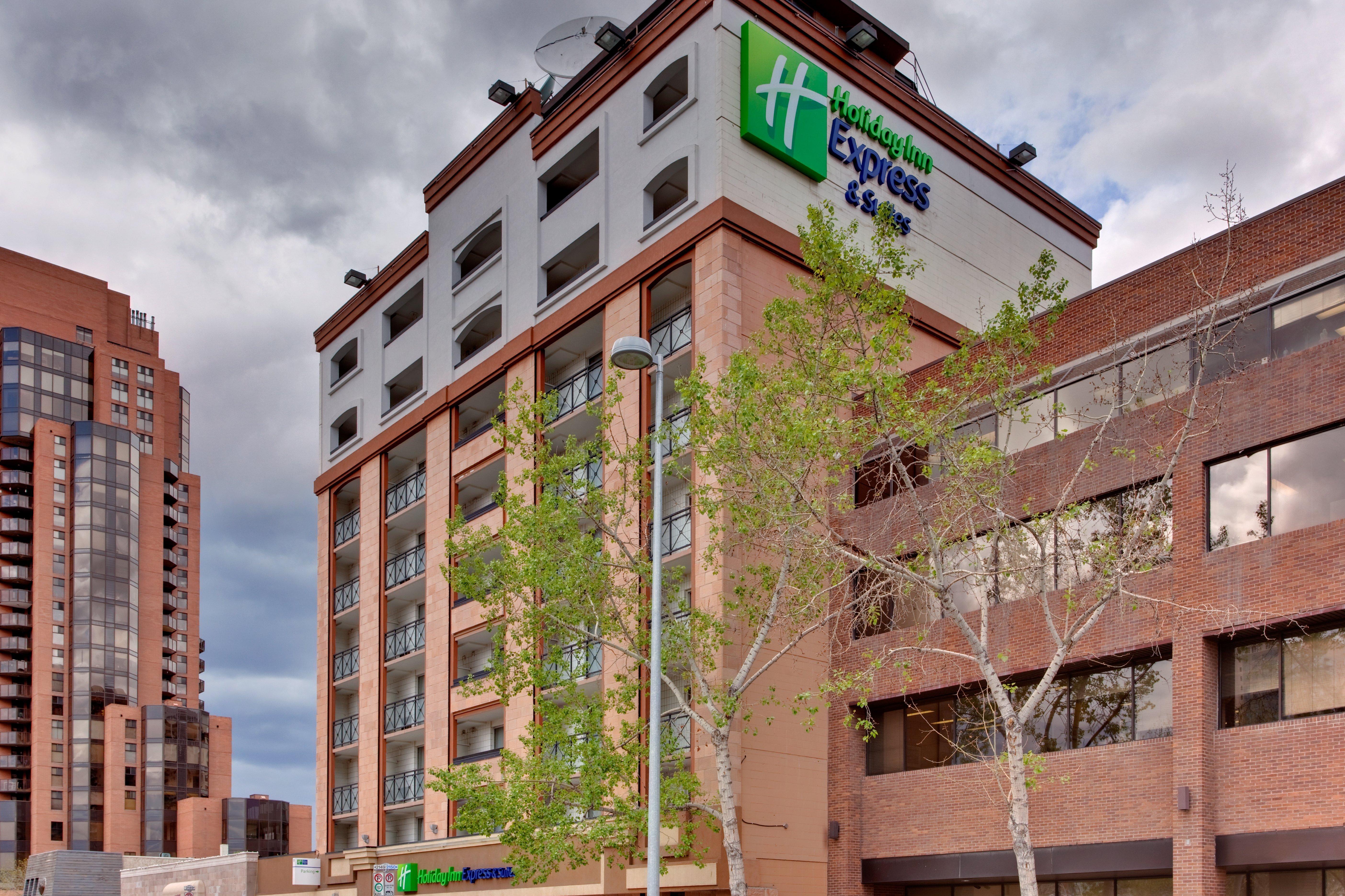 Holiday Inn Express And Suites Calgary By Ihg Exterior foto
