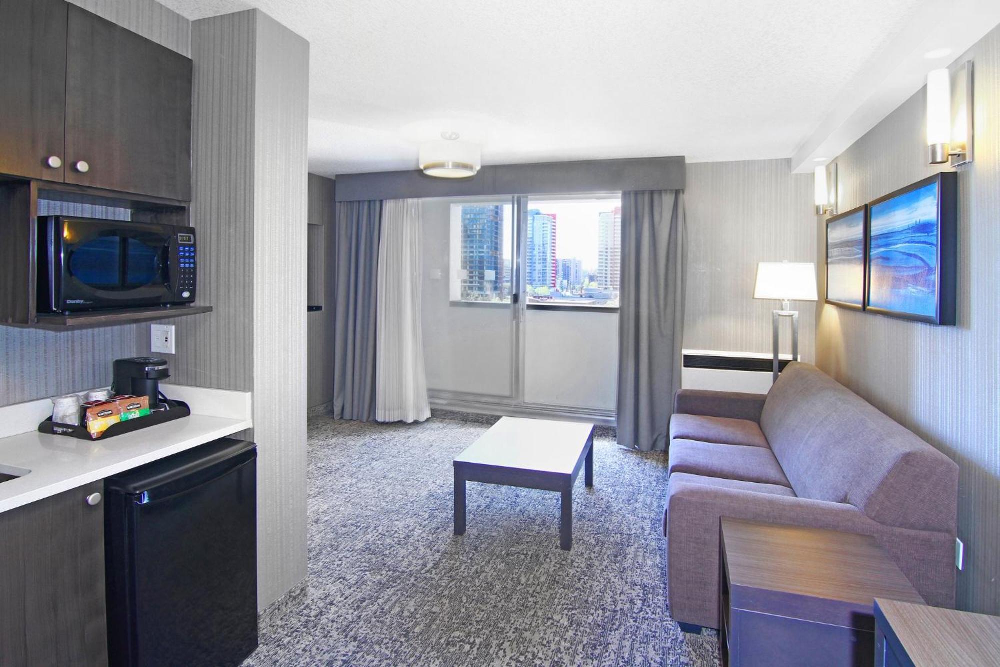 Holiday Inn Express And Suites Calgary By Ihg Exterior foto