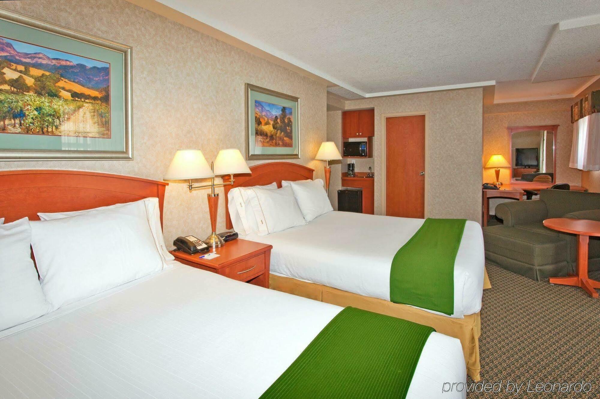 Holiday Inn Express And Suites Calgary By Ihg Exterior foto