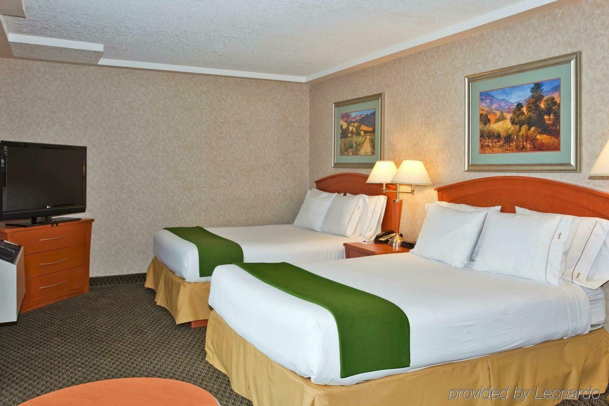 Holiday Inn Express And Suites Calgary By Ihg Exterior foto